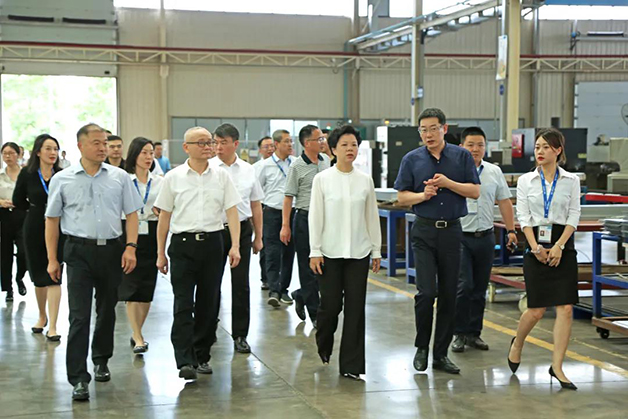 湘潭市委副書記、市政府黨組書記、市長張迎春一行蒞臨威勝電氣調(diào)研指導(dǎo)
